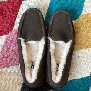 Nwob Uggs slippers dark brown size 7 women’s